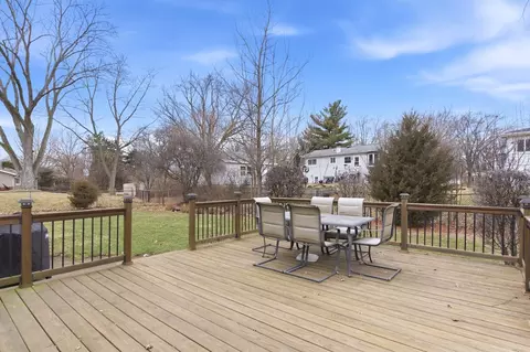 Exterior - 1265 Windsor Dr, Wheaton, IL 60189 photo 6 of 7