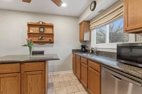 Kitchen - 1265 Windsor Dr, Wheaton, IL 60189 photo 3 of 4