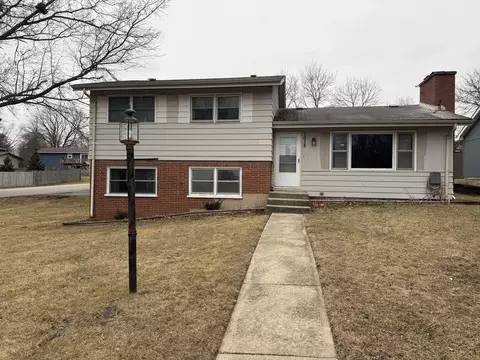 1015 Hilltop Blvd, Mchenry, IL 60050