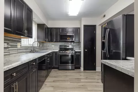 Kitchen - Undisclosed, Naperville, IL 60563 photo 3 of 4