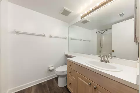 Bath - Undisclosed, Naperville, IL 60563 photo 1 of 4