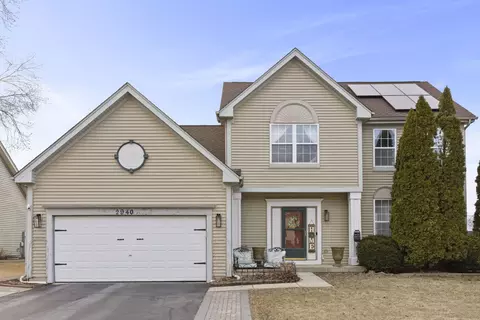 2940 Arbor Ln, Aurora, IL 60502