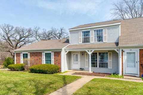 12 Oak Valley Dr, Cary, IL 60013