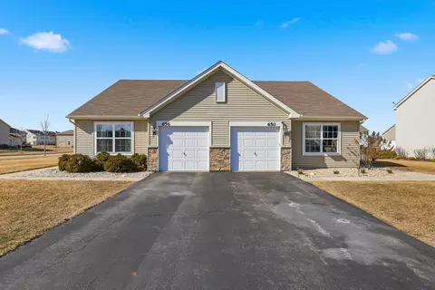 656 Vine St, Hampshire, IL 60140