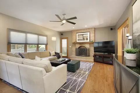 Living - 1302 Hazel Ave, Deerfield, IL 60015 photo 2 of 4