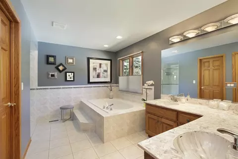 Bath - 1302 Hazel Ave, Deerfield, IL 60015 photo 2 of 3