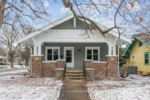 1102 E Dover Ct, Davenport, IA 52803