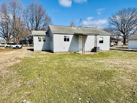 Exterior - 103 E North St, Sesser, IL 62884 photo 7 of 7