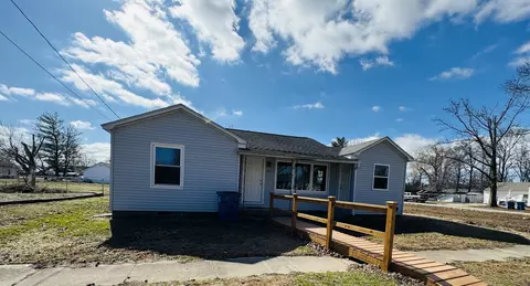 Exterior - 103 E North St, Sesser, IL 62884 photo 3 of 7