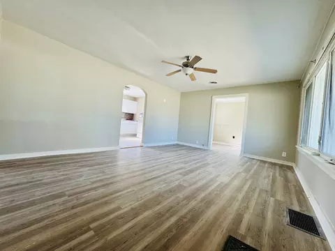 Living - 103 E North St, Sesser, IL 62884 photo 2 of 10