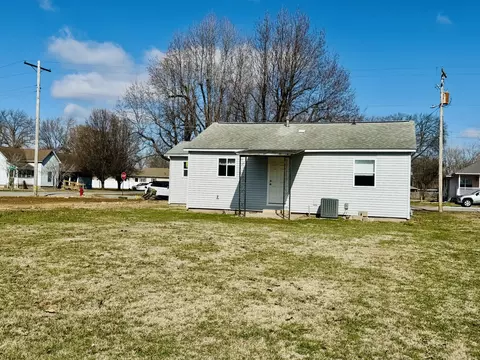 Exterior - 103 E North St, Sesser, IL 62884 photo 5 of 7