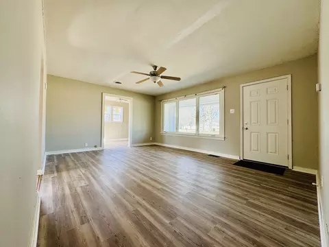 Living - 103 E North St, Sesser, IL 62884 photo 4 of 10