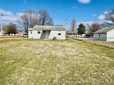 Exterior - 103 E North St, Sesser, IL 62884 photo 6 of 7