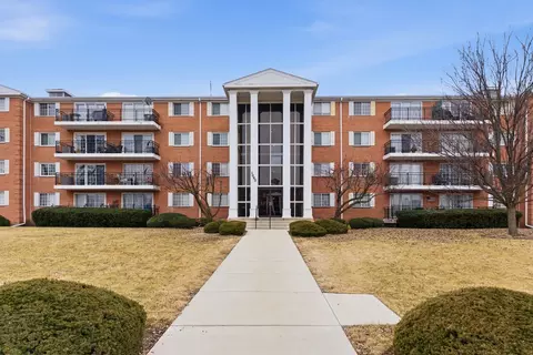 1060 N Farnsworth Ave #1105, Aurora, IL 60505