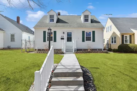 2718 Western Ave, Davenport, IA 52803