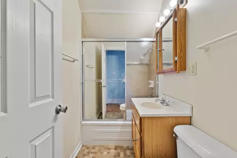 Bath - Undisclosed, Chicago, IL 60660 photo 2 of 3