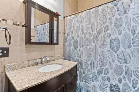 Bath - Undisclosed, Chicago, IL 60660 photo 1 of 3
