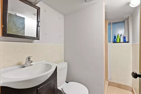 Bath - Undisclosed, Chicago, IL 60660 photo 3 of 3