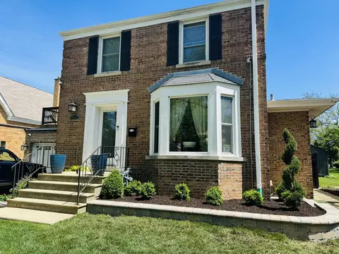 2243 S 3rd Ave, Riverside, IL 60546