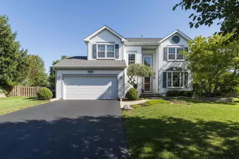 693 Providence Ln, Lindenhurst, IL 60046
