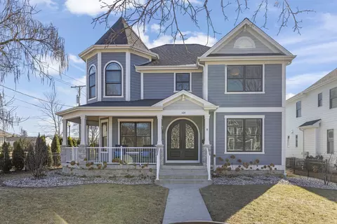 104 W Jefferson Ave, Wheaton, IL 60187