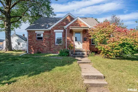 1922 N Pine St, Davenport, IA 52804