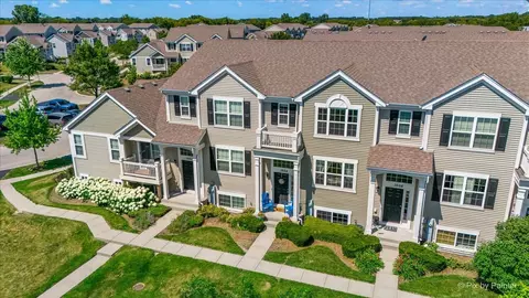 View/Area - 1664 Ruby Dr, Pingree Grove, IL 60140 photo 2 of 19