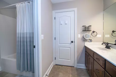 Bath - 24905 Chalk Hill Ct, Plainfield, IL 60544 photo 8 of 10