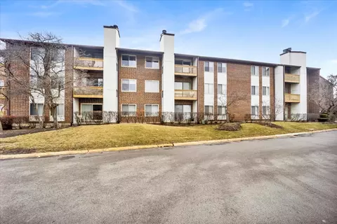 3085 Pheasant Creek Dr #212, Northbrook, IL 60062
