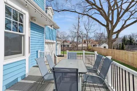 Exterior - 123 S Blanchard St, Wheaton, IL 60187 photo 2 of 4