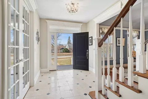 Entry Way - 123 S Blanchard St, Wheaton, IL 60187 photo 2 of 4