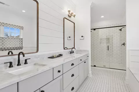 Bath - 123 S Blanchard St, Wheaton, IL 60187 photo 2 of 6