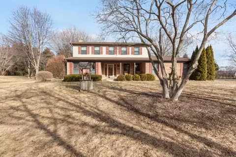 38 W512 Bittersweet Ln, Elgin, IL 60124
