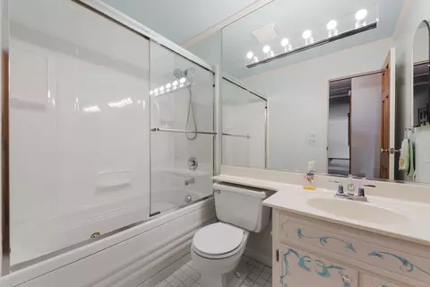 Bath - 839 S Curtis Ave, Kankakee, IL 60901 photo 1 of 2
