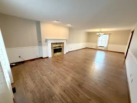 Living - 1867 Gragg St, Centralia, IL 62801 photo 1 of 2