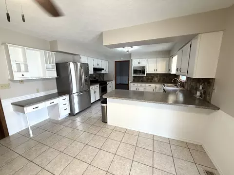 Kitchen - 1867 Gragg St, Centralia, IL 62801 photo 2 of 4