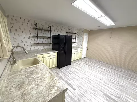 Kitchen - 1867 Gragg St, Centralia, IL 62801 photo 4 of 4