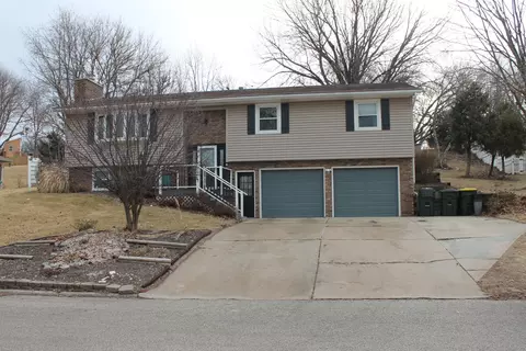 224 Pin Oak Dr, Geneseo, IL 61254