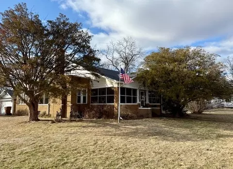 203 S First St, Fisher, IL 61843