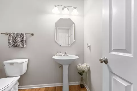 Bath - 1916 Blue Heron Cir, Bartlett, IL 60103 photo 3 of 3