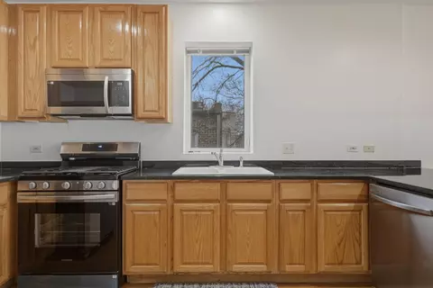 Kitchen - 214 E 37th St #2, Chicago, IL 60653 photo 2 of 3