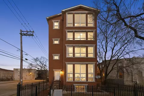 Exterior - 214 E 37th St #2, Chicago, IL 60653 photo 5 of 5