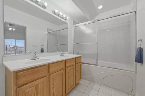 Bath - 214 E 37th St #2, Chicago, IL 60653 photo 2 of 2