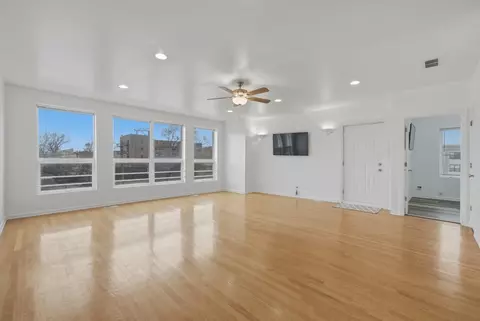 Living - 214 E 37th St #2, Chicago, IL 60653 photo 1 of 4