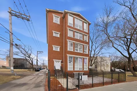 Exterior - 214 E 37th St #2, Chicago, IL 60653 photo 4 of 5
