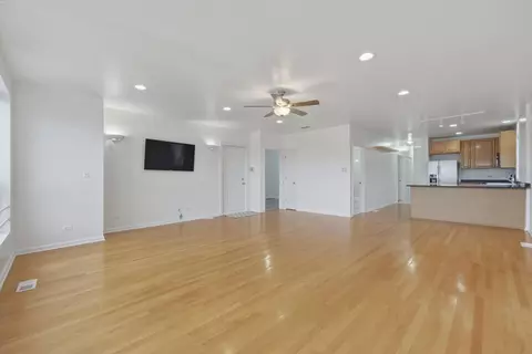 Living - 214 E 37th St #2, Chicago, IL 60653 photo 3 of 4