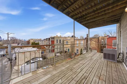 Exterior - 214 E 37th St #2, Chicago, IL 60653 photo 2 of 5
