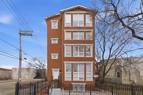 214 E 37th St #2, Chicago, IL 60653