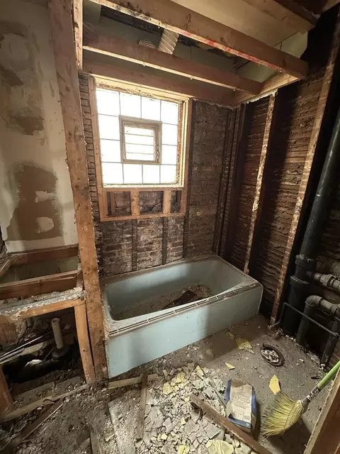 Bath - 7434 S Union Ave, Chicago, IL 60621 photo 2 of 3