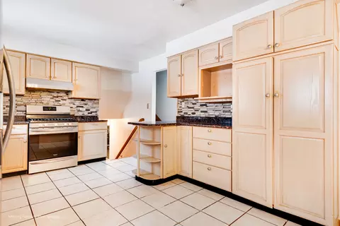 Kitchen - 539 W Eggerding Dr, Addison, IL 60101 photo 1 of 2